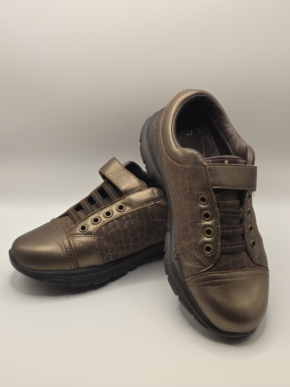 Womens Abeo Sashay Lite Slip On Metallic Bronze Shoes Size 5.5